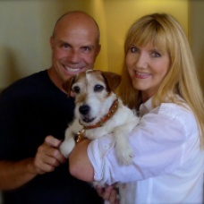 Master dog trainer Omar von Muller poses with superstar and four-legged son Uggie and this author who was overwhelmed by the entire experience